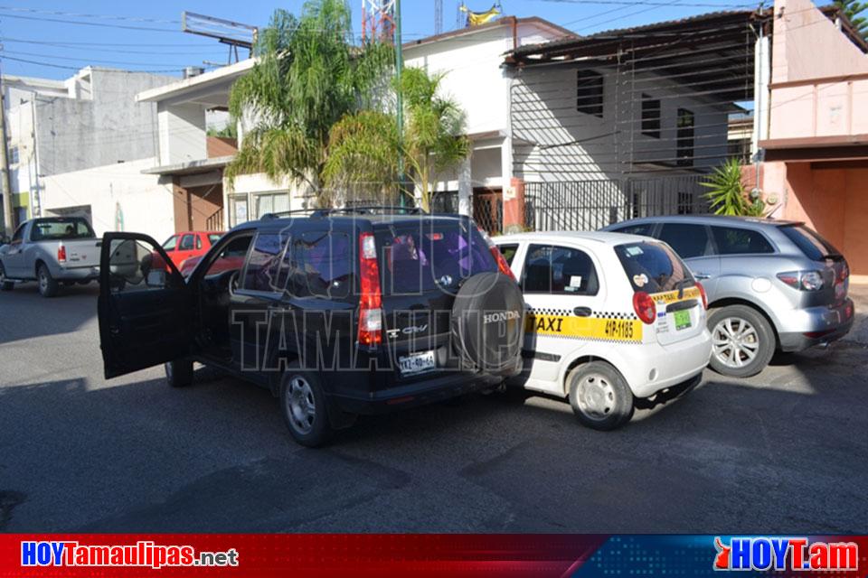 Hoy Tamaulipas Conductor De Camioneta Choca Contra Taxi En Ciudad