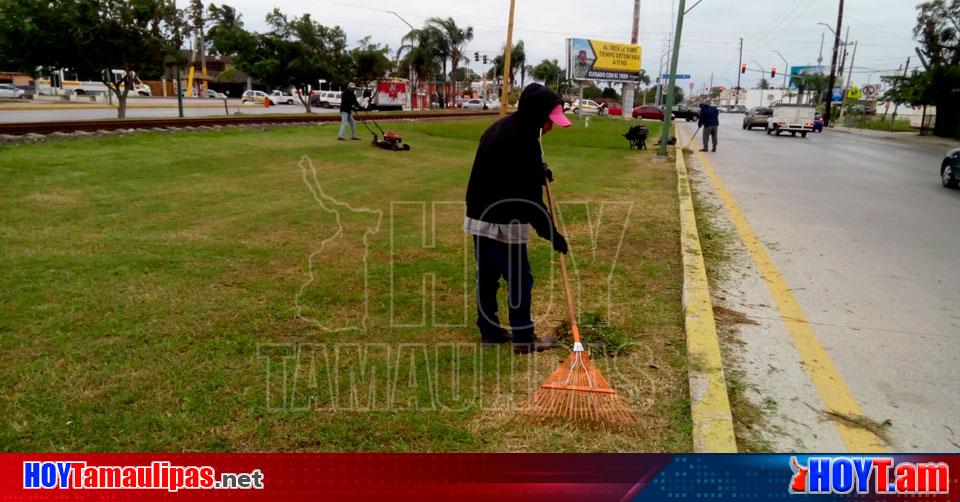 Hoy Tamaulipas Cuadrillas De Trabajadores Limpian Camellones De