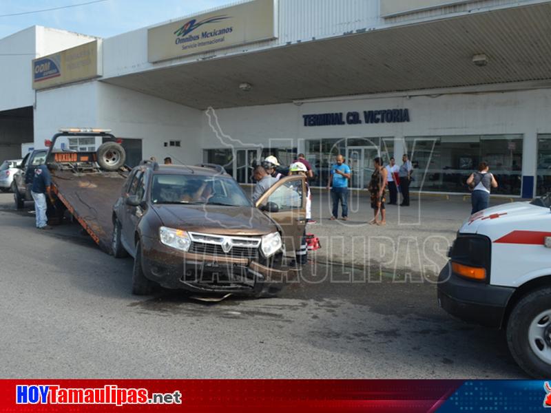 Hoy Tamaulipas Choque En Ciudad Victoria Deja Una Mujer Lesionada