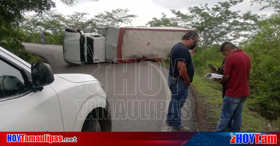 Hoy Tamaulipas Seguridad Tamaulipas Vuelca Camion En La Carretera