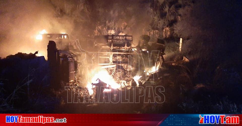 Hoy Tamaulipas Tamaulipas Vuelca Y Se Incendia Trailer Cargado Con