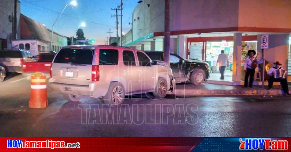 Hoy Tamaulipas Tras Chocar Por Poco Se Mete A Tienda Con Todo Y