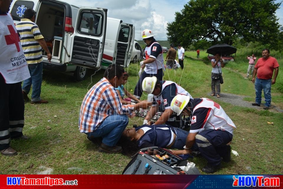 Hoy Tamaulipas Seis Heridos Al Volcar Camioneta En La Carretera