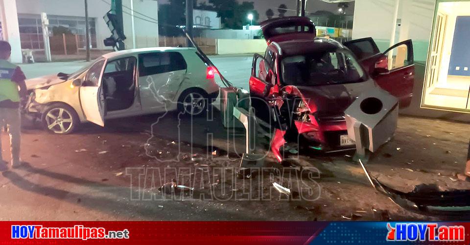 Hoy Tamaulipas Trata De Ganarle Al Rojo Y Causa Fuerte Colision En