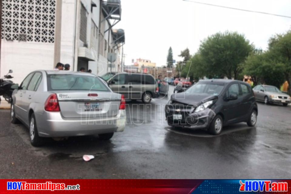 Hoy Tamaulipas Conductor Provoca Choque Al Pasar Un Alto En Ciudad