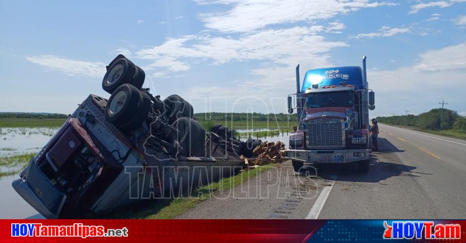 Hoy Tamaulipas Tamaulipas Vuelca Trailer Cargado Con Pinias En La