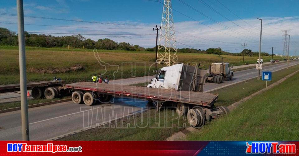 Hoy Tamaulipas Tamaulipas Trailer Bloquea Entrada Al Puerto De Altamira