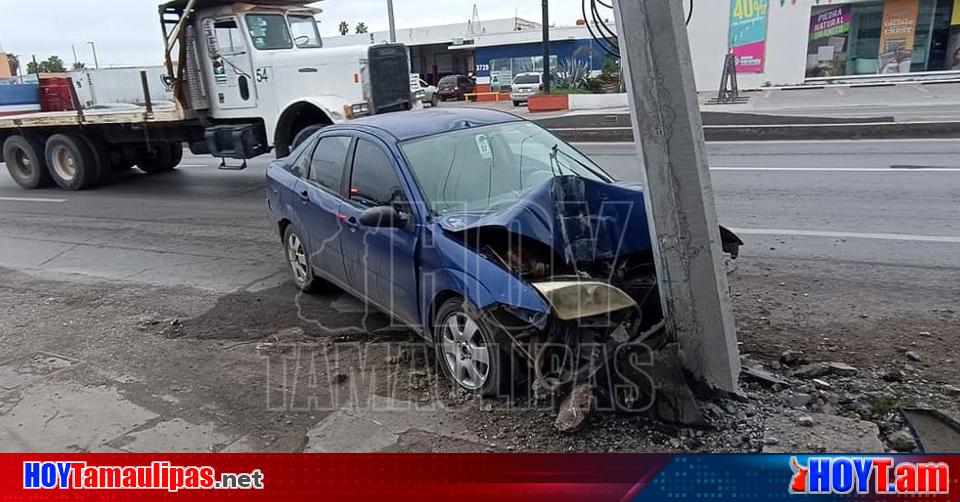 Hoy Tamaulipas Huye Conductor Tras Chocar Contra Poste En Nuevo Laredo