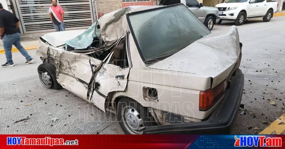 Hoy Tamaulipas Tsuru Quedo Destrozado Al Ser Embestido Por Camioneta