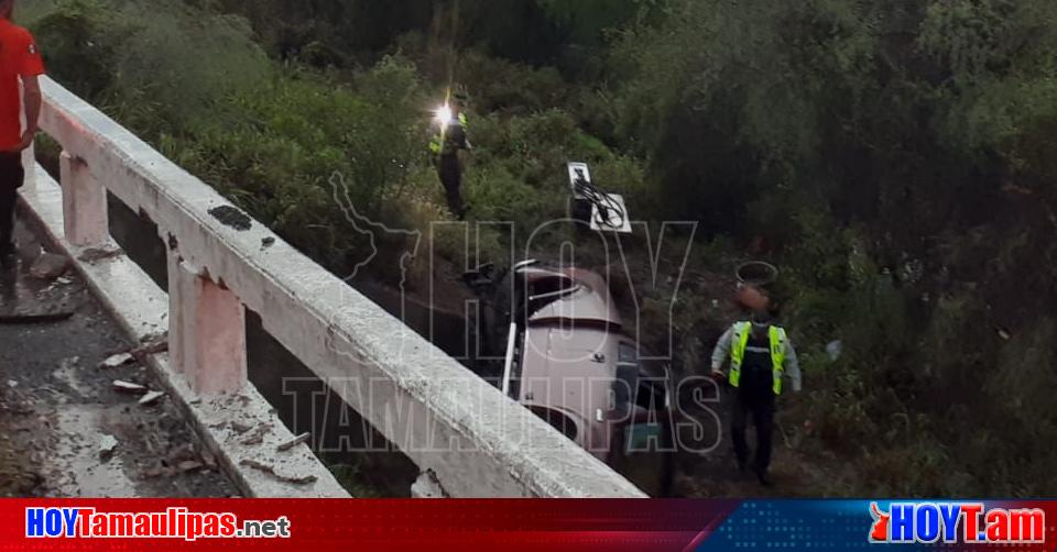 Hoy Tamaulipas Pozo En Carretera Y Lluvia Sacaron De La Cinta