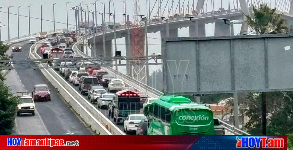 Hoy Tamaulipas Cientos De Vehiculos Quedan Varados En La Caseta Del