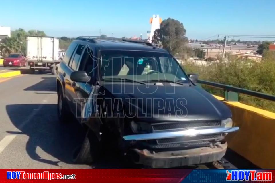 Hoy Tamaulipas Mujer Choca Su Camioneta Contra Luminaria En Ciudad