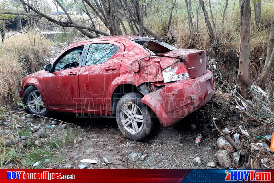 Hoy Tamaulipas Conductor Pierde El Control Vuelca Y Cae A Canal En