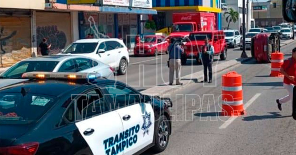 Hoy Tamaulipas Tamaulipas Vuelca Tras Chocar Contra Un Carro De Ruta