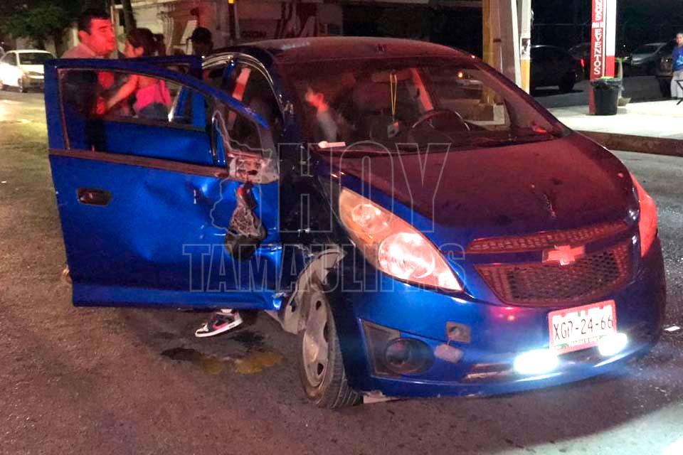 Hoy Tamaulipas Choque Entre Microbus Y Automovil Dejo Dos Menores