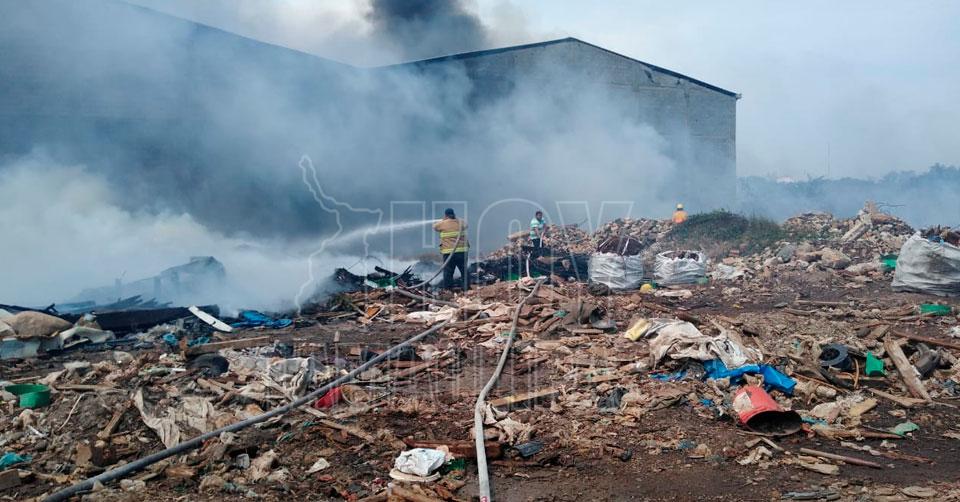 Hoy Tamaulipas Incendio Consume Bodega De Reciclados En Altamira