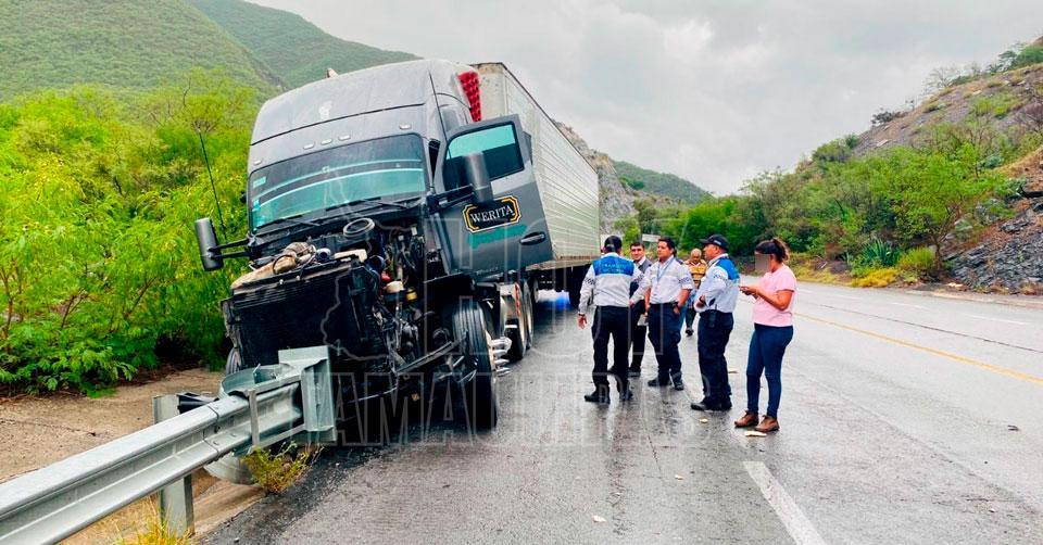 Hoy Tamaulipas Accidentes En Tamaulipas Trailer Derrapa Y Choca