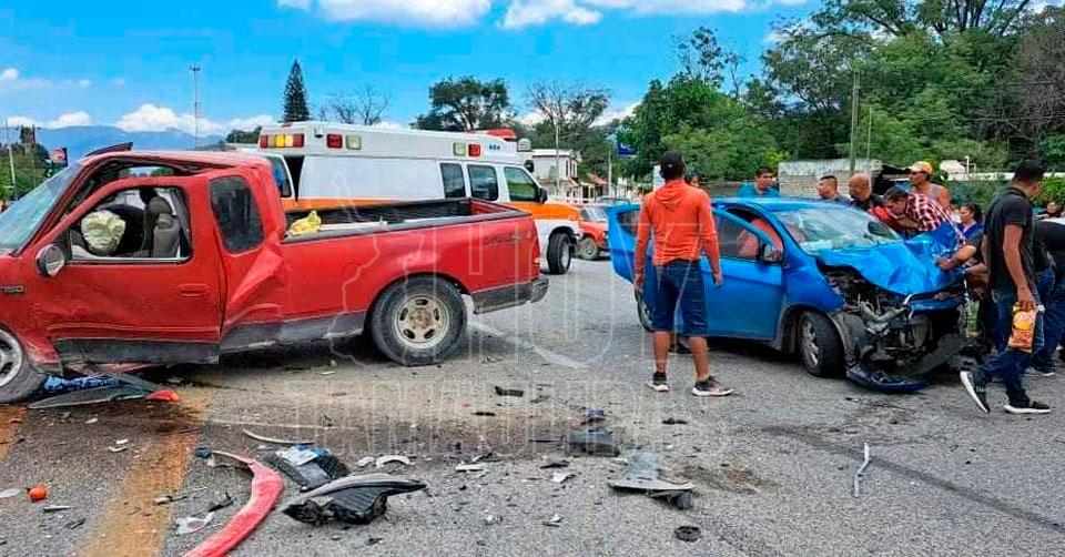 Hoy Tamaulipas Tamaulipas Encontronazo En Jaumave Dejo Un Adulto Y