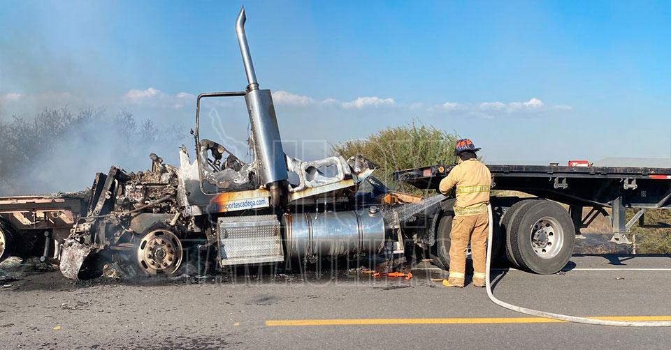 Hoy Tamaulipas Accidente En Tamaulipas Trailero Se Salva De Morir