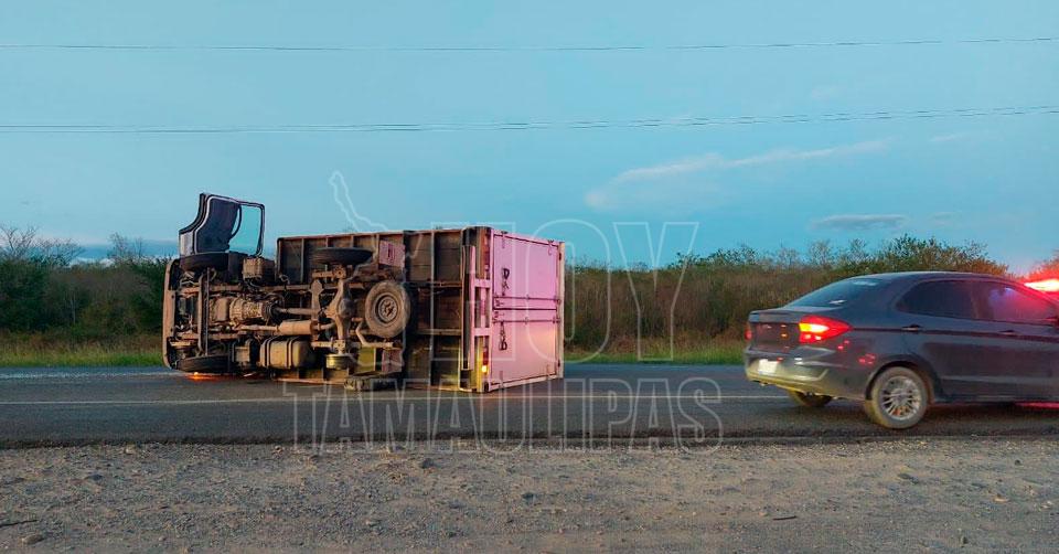 Hoy Tamaulipas Accidente En Tamaulipas Dos Lesionados Dejo Volcadura