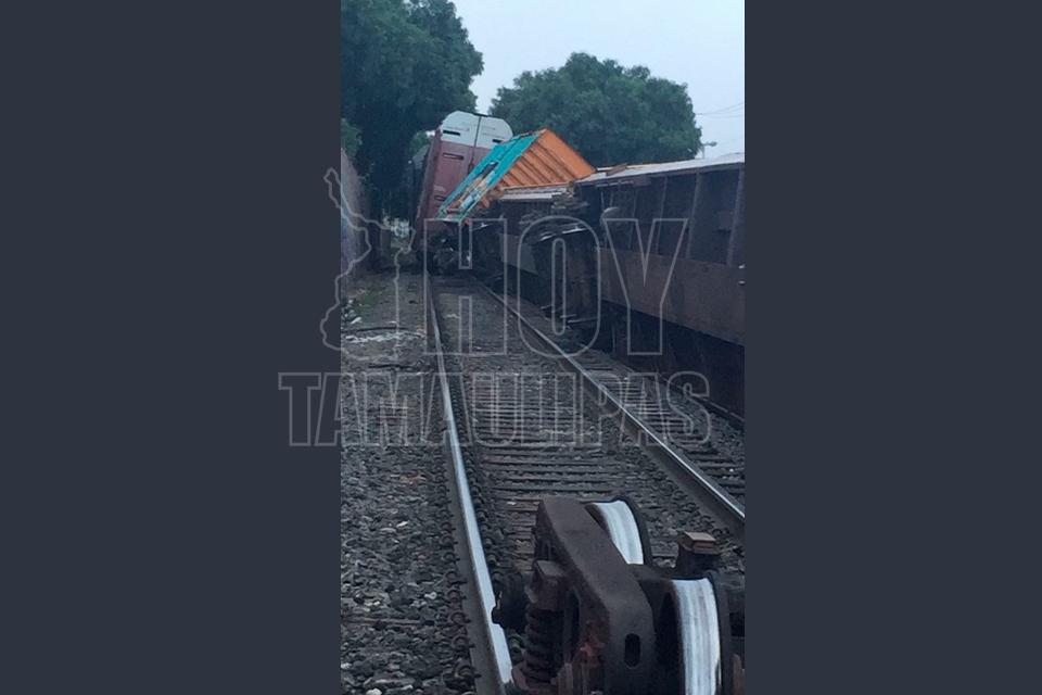 Hoy Tamaulipas Se Descarrilan 13 Vagones Del Tren En Colonia Popular