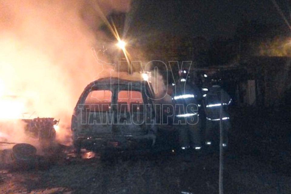 Hoy Tamaulipas Fuego Consume Camioneta En Taller Mecanico De Reynosa