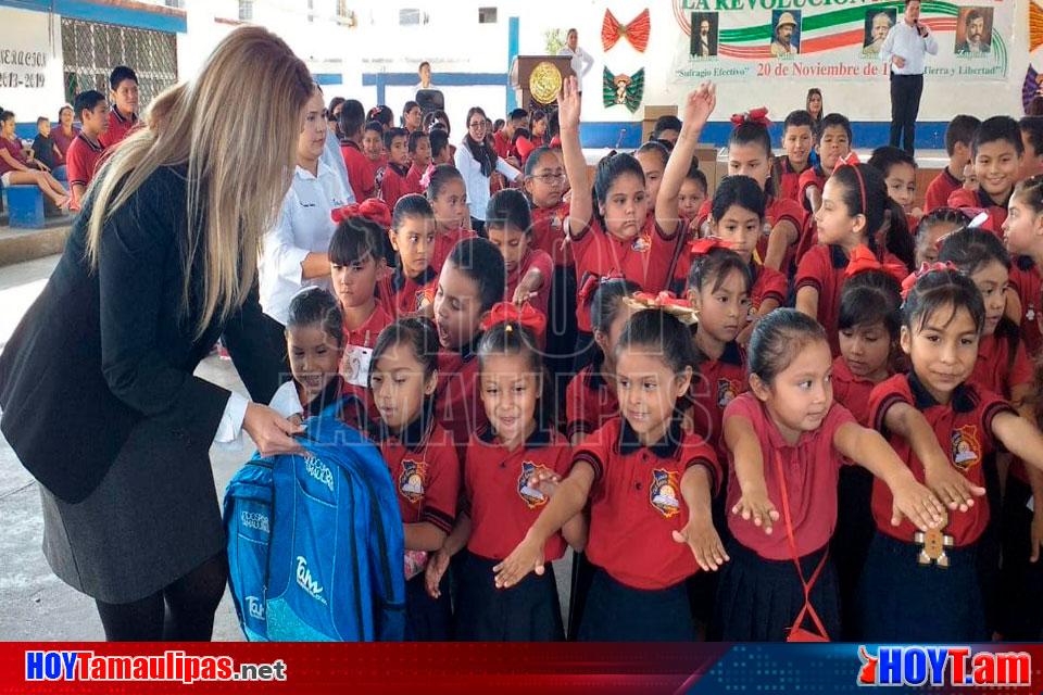 Hoy Tamaulipas - Continua entrega de paquetes escolares en Matamoros