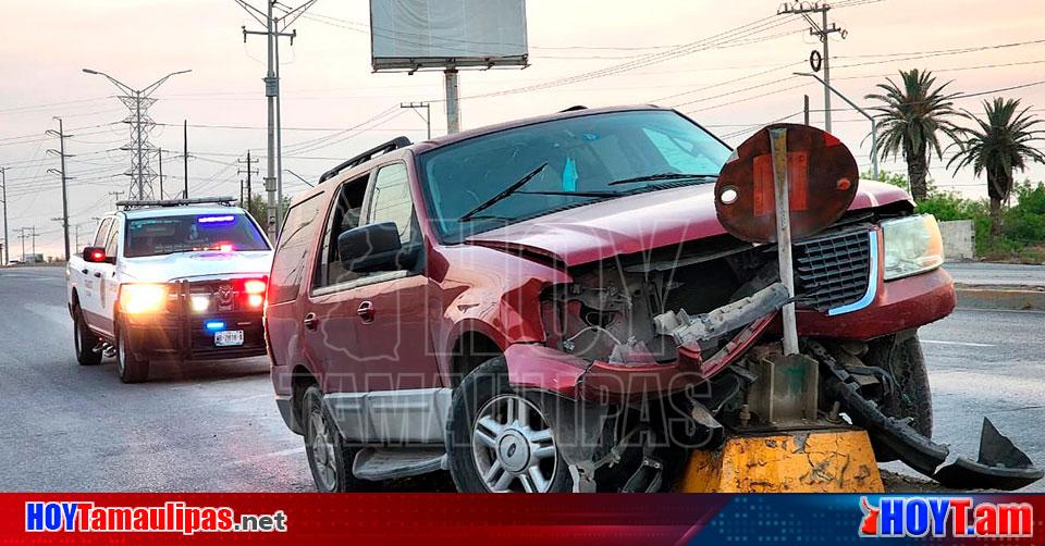 Abandonan Camioneta Tras Chocar Contra Valla De Contención En La