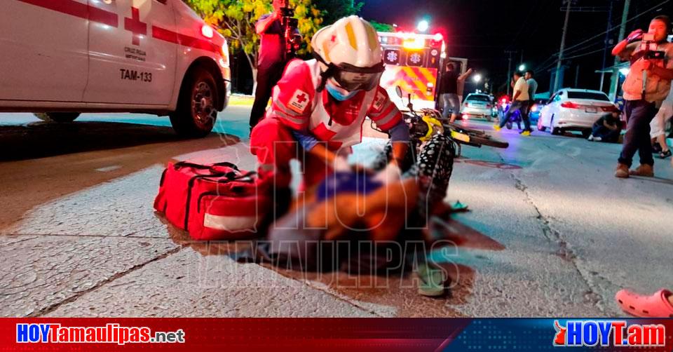 Hoy Tamaulipas Choque En Tamaulipas Motociclistas Se Estrellan Contra Auto Estacionado En El