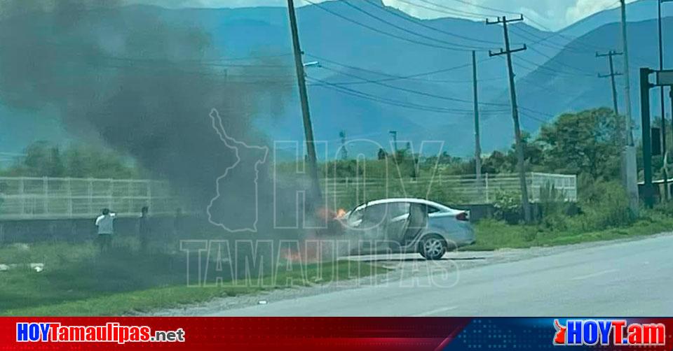 Hoy Tamaulipas Incendio De Auto Vehiculo Arde En Llamas Y Ocupantes Logran Salir A Tiempo En 0288