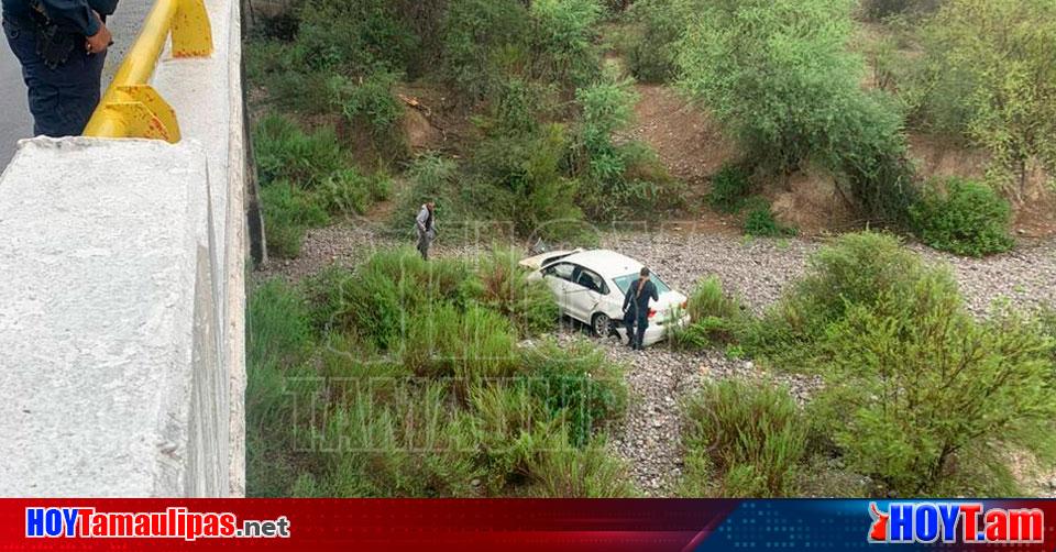 Hoy Tamaulipas Tamaulipas Conductor Se Salva De Morir Tras Caer A Un Arroyo En La Carretera