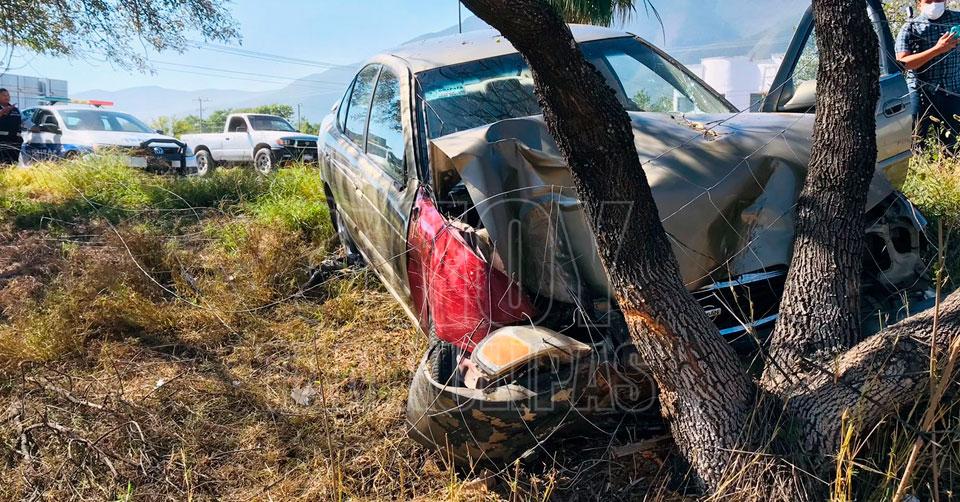 Hoy Tamaulipas - Accidentes en Tamaulipas Se le pega acelerador y para  evitar tragedia se ensarta contra arbol en Victoria