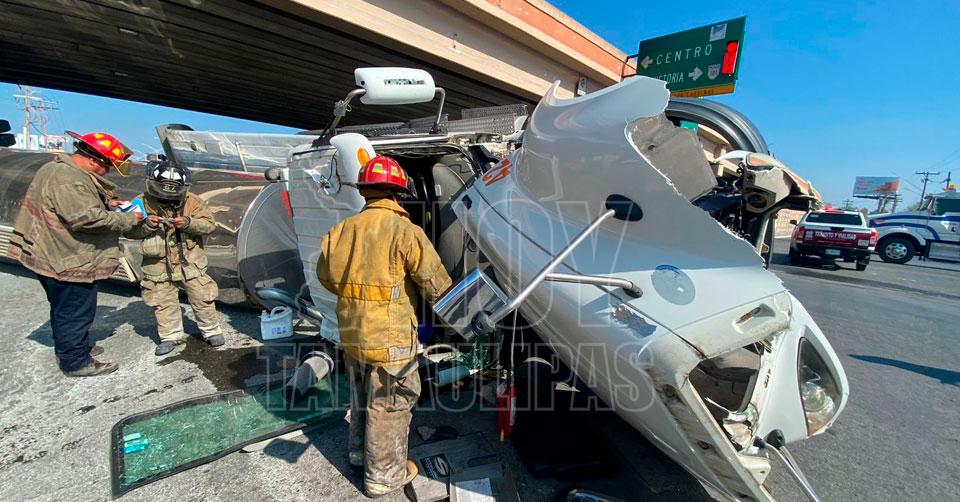 Hoy Tamaulipas   Volcadura En Tamaulipas Vuelca Pipa De Todogas En La