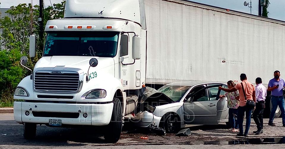 Hoy Tamaulipas   Accidentes En Tamaulipas Se Les Atraviesa Trailer Y