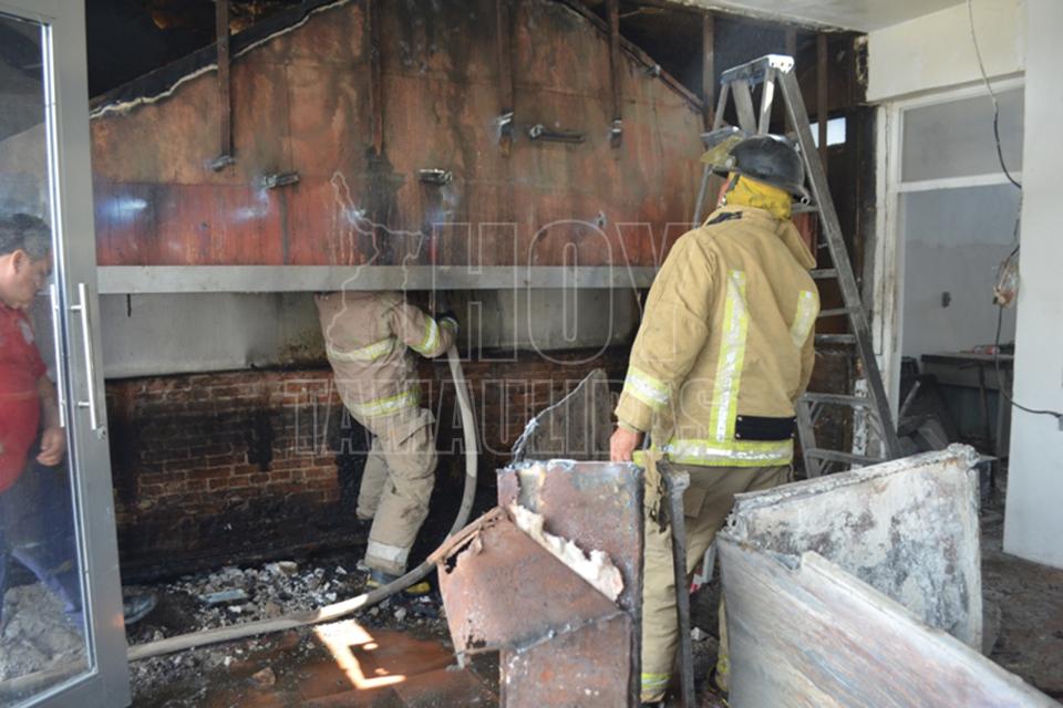 Hoy Tamaulipas - Se registra incendio en Pollo Feliz de Ciudad Victoria