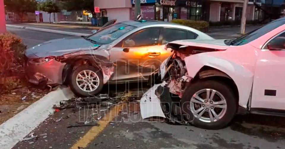 Hoy Tamaulipas - Tamaulipas Conductores ebrios chocan y destruyen sus autos  en Ciudad Victoria