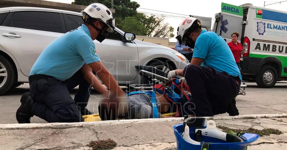 Hoy Tamaulipas Tamaulipas Motociclista Se Pasa Alto Y Choca Con Carro En El Mante Esta Grave