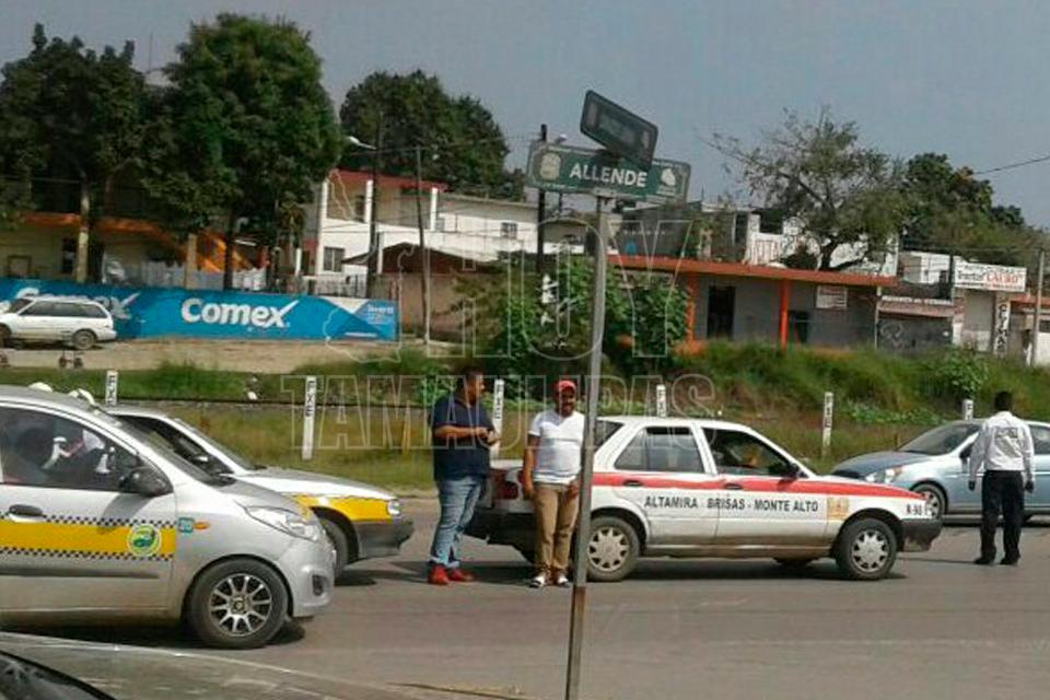 Hoy Tamaulipas - Choque entre taxis en Altamira deja dos heridas