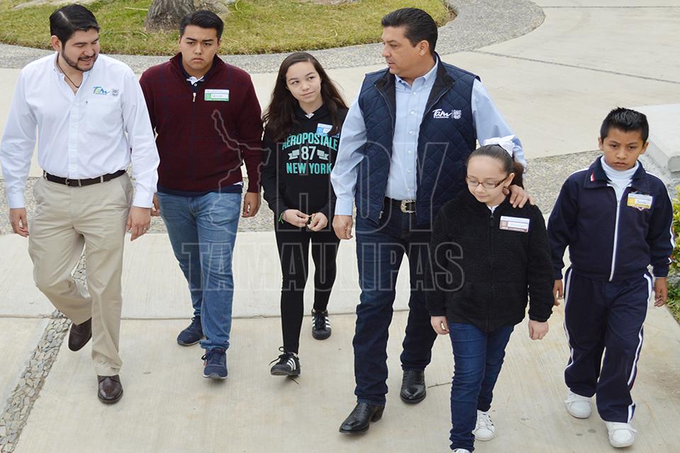 Hoy Tamaulipas - Asiste Cabeza de Vaca y Hector Escobar a la presentacion  del Nuevo Modelo Educativo