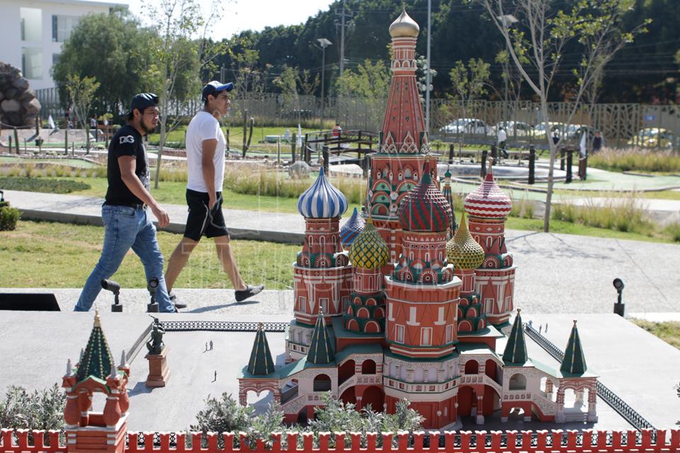 Paseo de Gigantes en Puebla