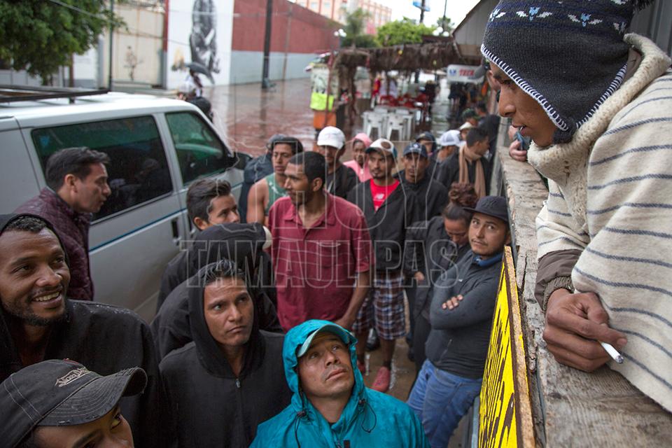 Galeria Fotografica Cruzan a EUA caravana de centroamericanos en