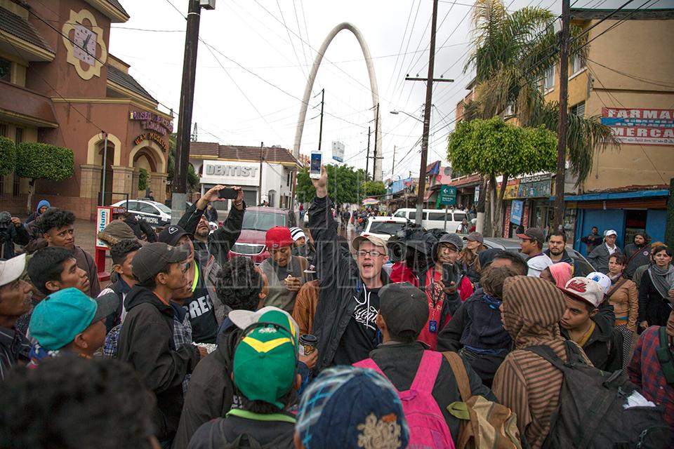 Galeria Fotografica Cruzan a EUA caravana de centroamericanos en