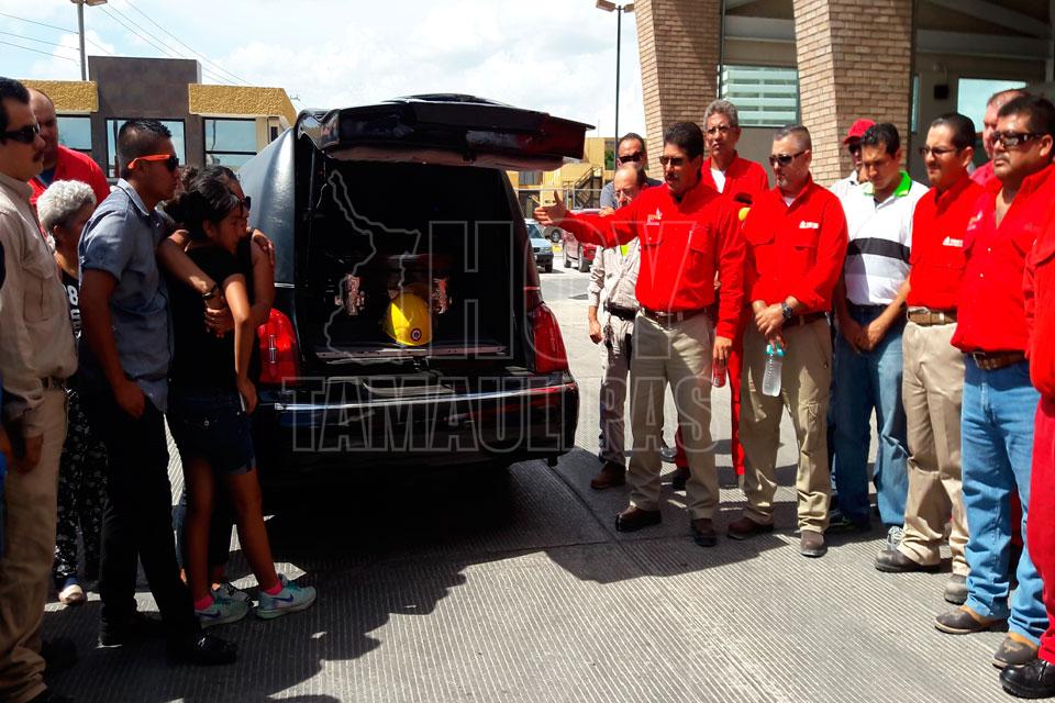 Hoy Tamaulipas - Dan Ultimo Adios A Bombero Muerto Por Balacera En Reynosa