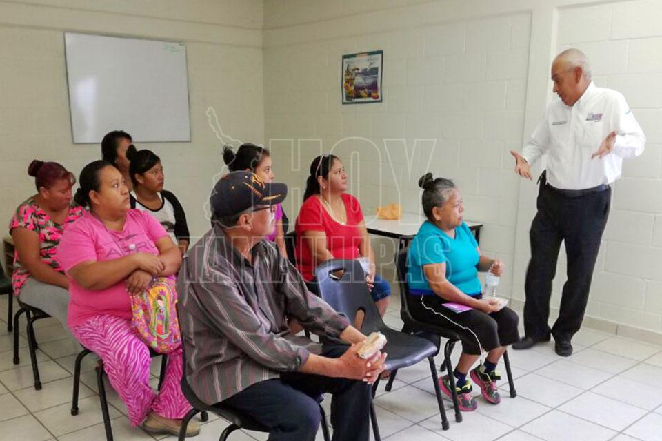 Hoy Tamaulipas - Atiende &lsquoClub de la Diabetes&rsquo a vecinos de  Villas de San Miguel en Nuevo Laredo